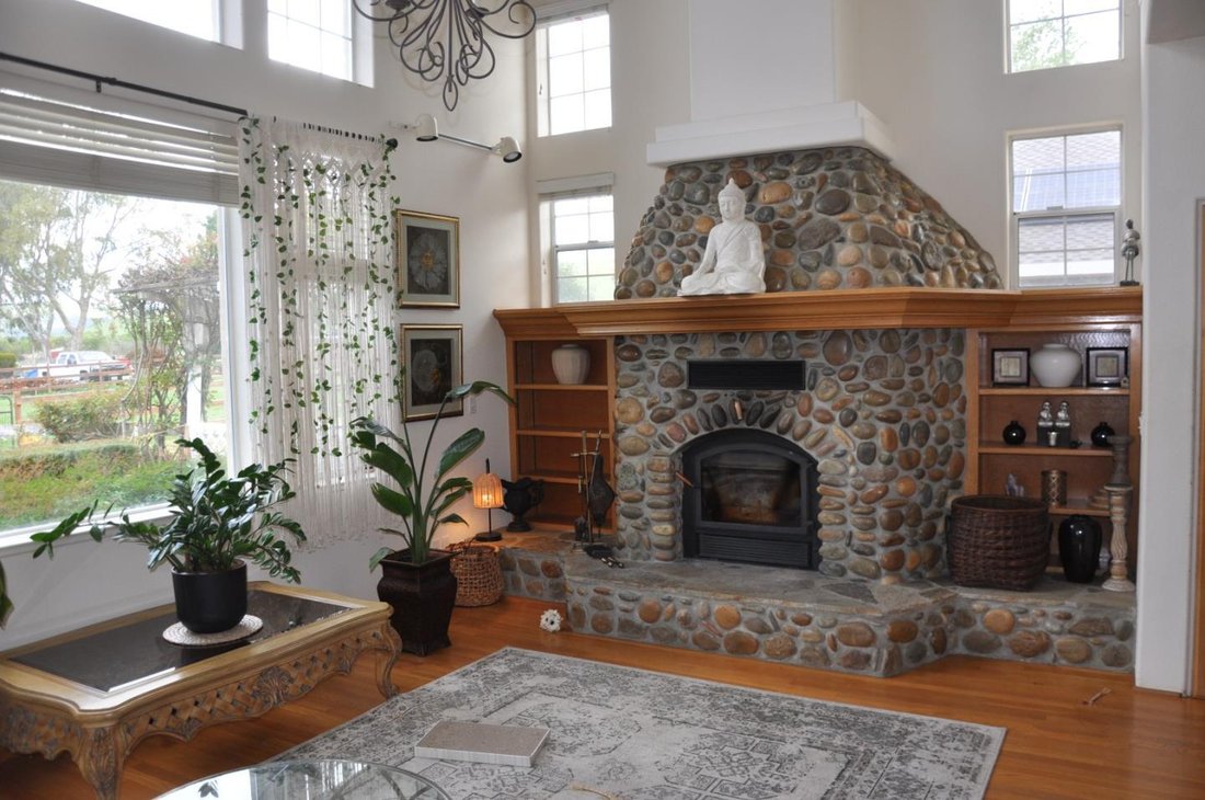 House in Hollister, California, United States 3 - 18682286