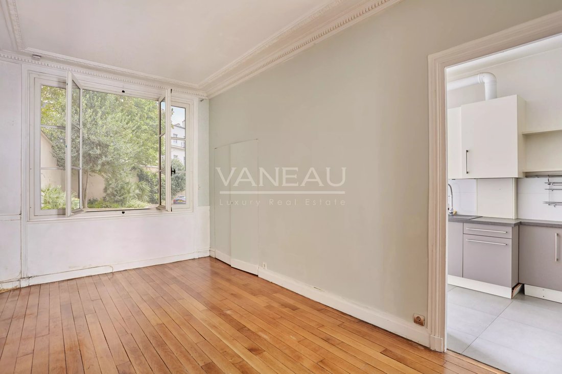 Apartment in Clichy-Trinité, Paris 9e Arrondissement, Paris 2 - 18681407