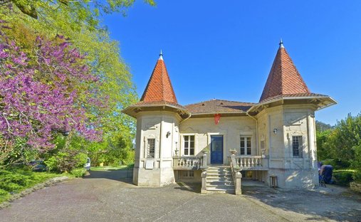Castle in Meschers-sur-Gironde, Nouvelle-Aquitaine, France 1