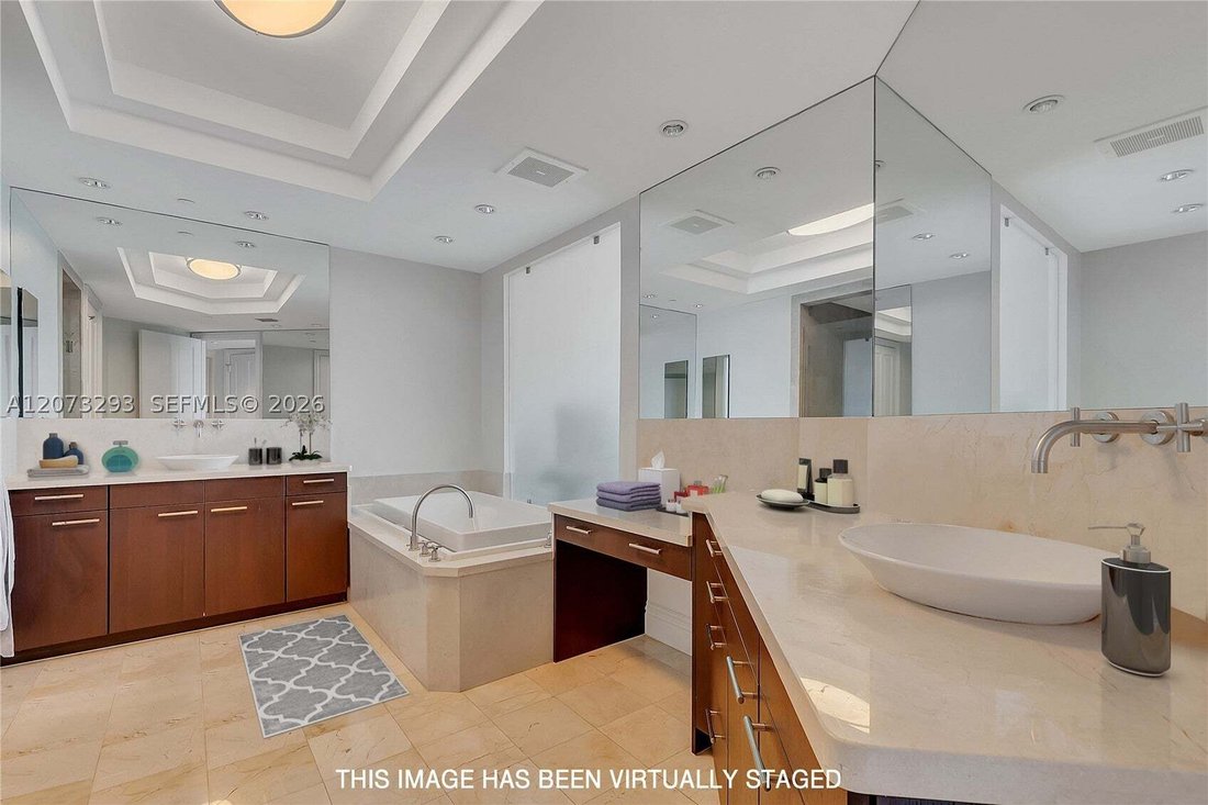Condo in Bal Harbour, Florida, United States 5 - 18682456
