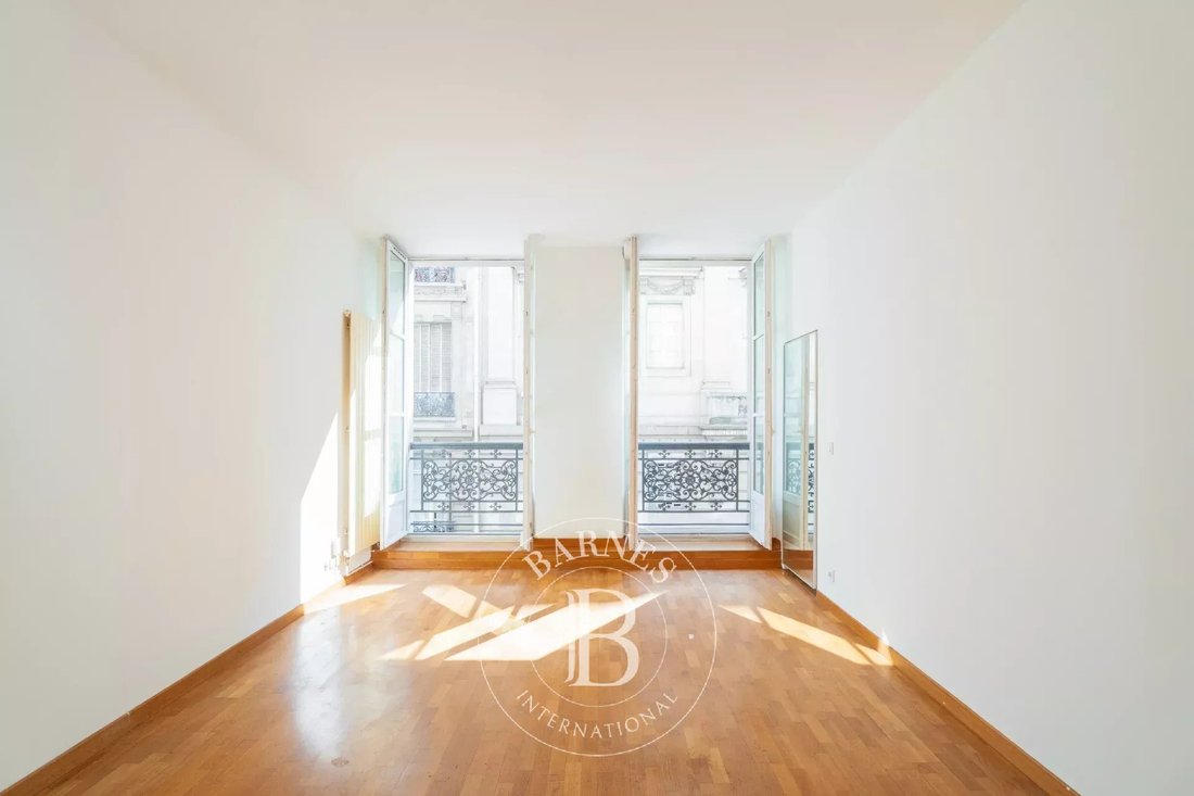 Apartment in Elysées-Madeleine, Paris 8e Arrondissement, Paris 3 - 18681256