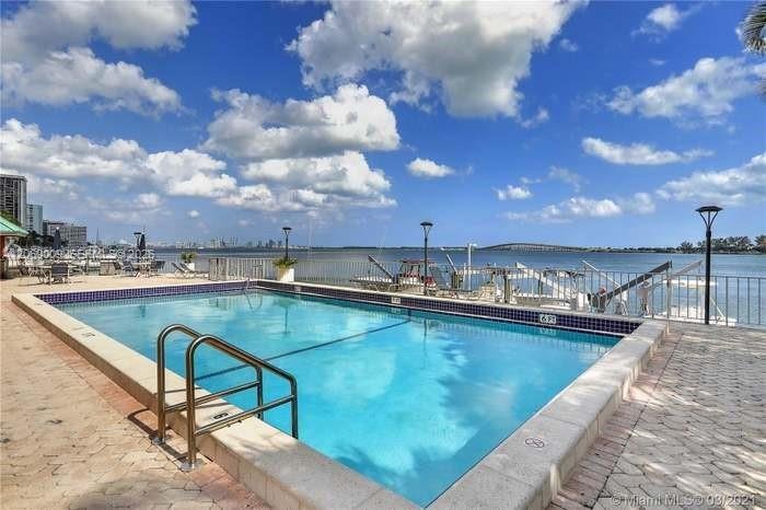 Condo in Miami, Florida, United States 5 - 18683248