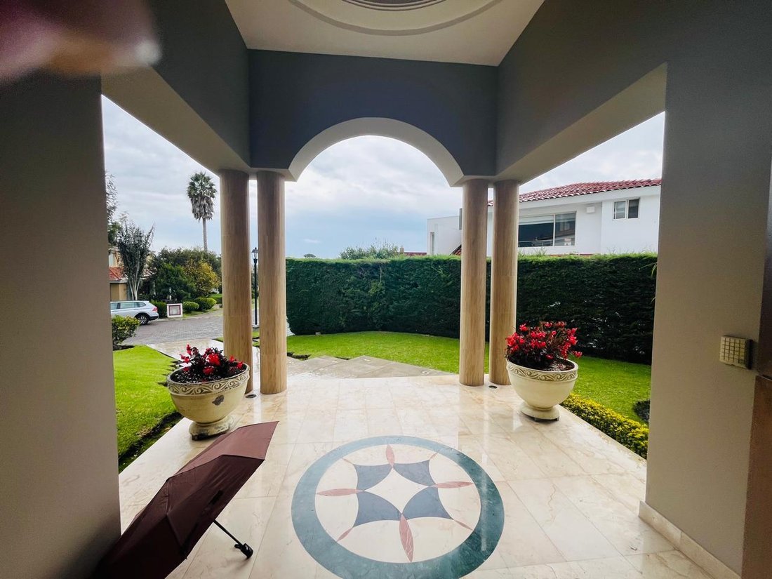 House in Quito, Pichincha, Ecuador 2 - 18681069