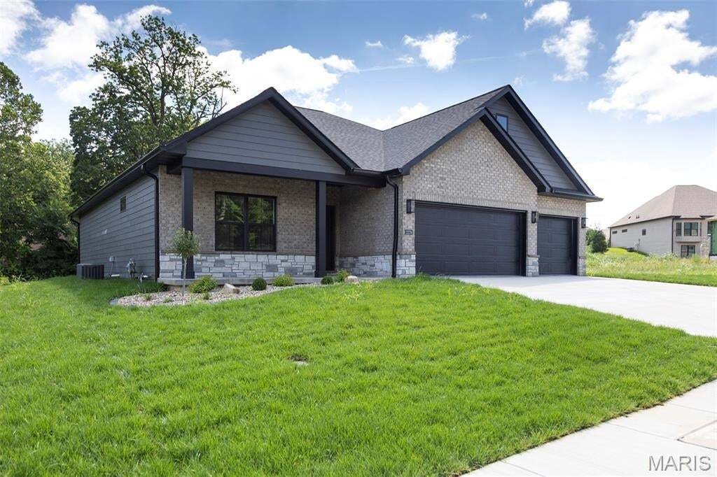House in Maryville, Illinois, United States 4 - 18330672