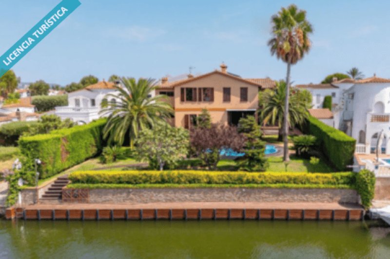 Chalet in Empuriabrava, Catalonia, Spain 1 - 18680488