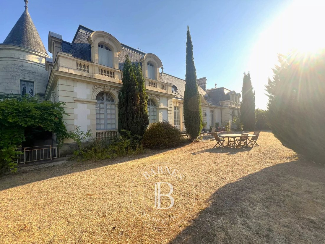 Estate in Saint-Avertin, Centre-Val de Loire, France 1 - 18616072
