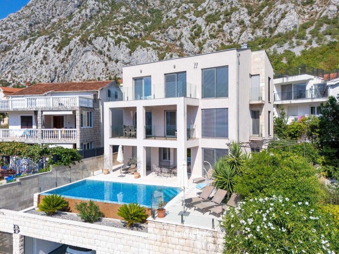 Villa en Dobrota, Municipio de Kotor, Montenegro 1 - 16503730