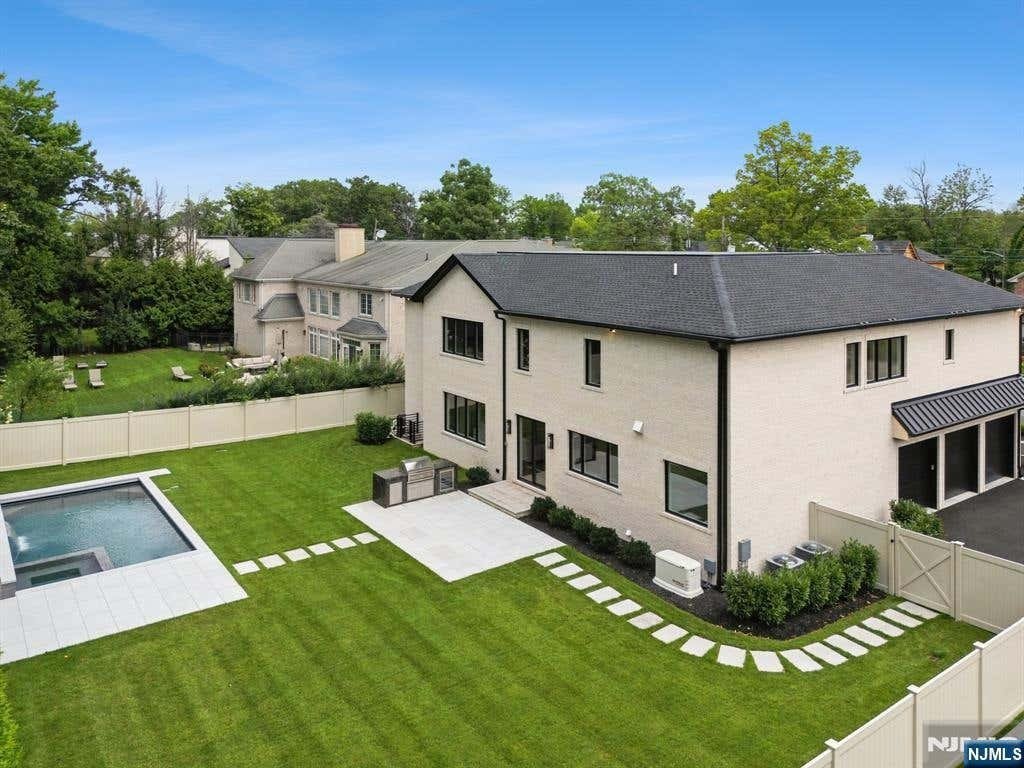 House in Englewood Cliffs, New Jersey, United States 3 - 18684299