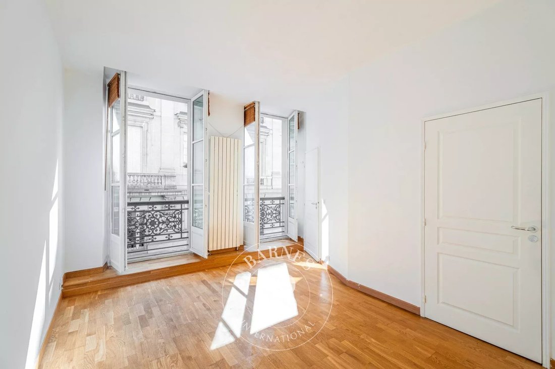 Apartment in Elysées-Madeleine, Paris 8e Arrondissement, Paris 5 - 18681256