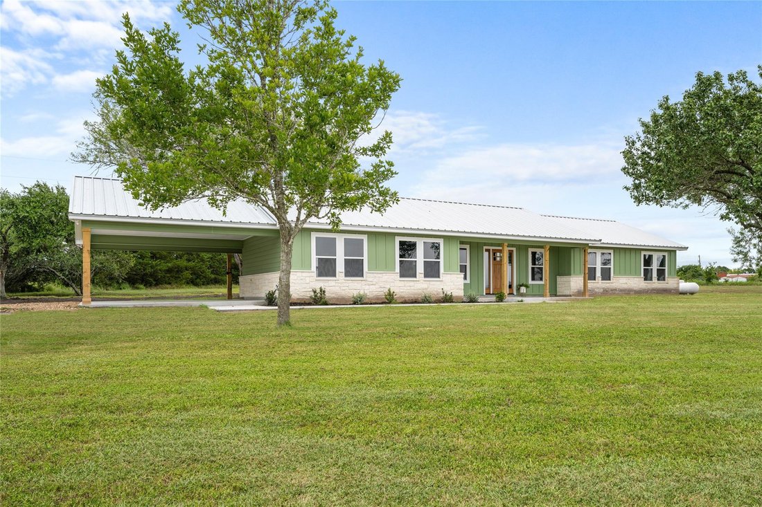 House in Schulenburg, Texas, United States 1 - 18680973