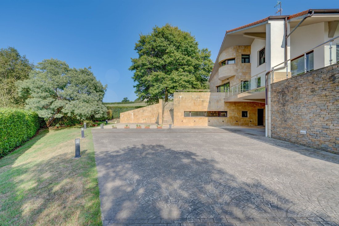 Townhouse in Mendebaldea, Donostia-San Sebastian, Spain 5 - 18683606