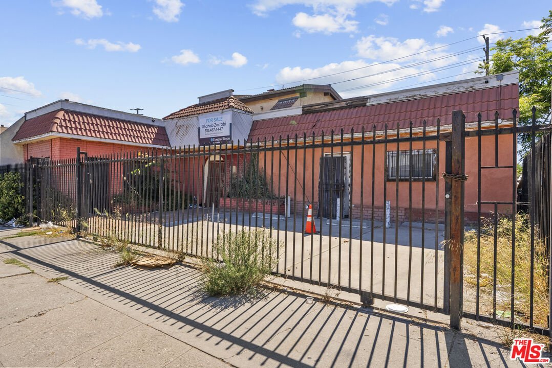 Los Angeles, California, United States 3 - 18683200