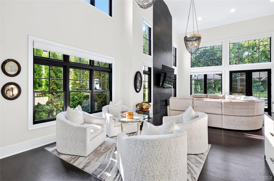 Condo in Woodbury, New York, United States 2 - 18680306
