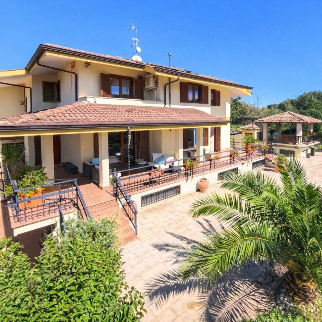 Villa in Frascati, Lazio, Italy 1 - 18684062