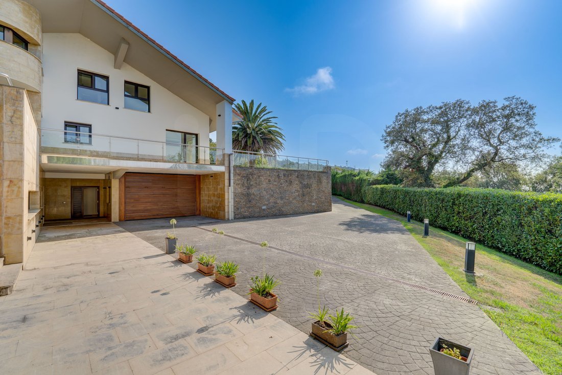 Townhouse in Mendebaldea, Donostia-San Sebastian, Spain 3 - 18683606