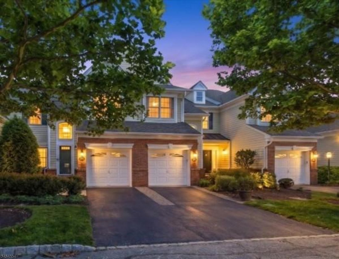 Condo in Cedar Grove, New Jersey, United States 1 - 18680665