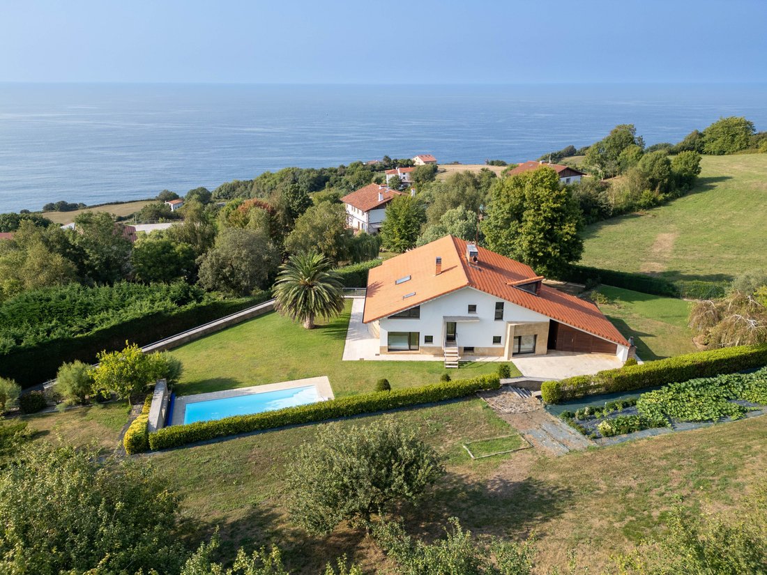 Townhouse in Mendebaldea, Donostia-San Sebastian, Spain 1 - 18683606