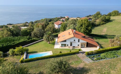 Townhouse in Mendebaldea, Donostia-San Sebastian, Spain 1