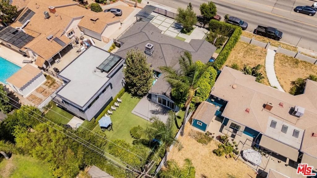 Los Angeles, California, United States 5 - 18682114