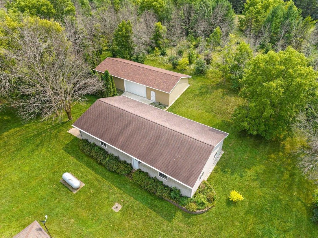 House in Seymour, Wisconsin, United States 2 - 18680461