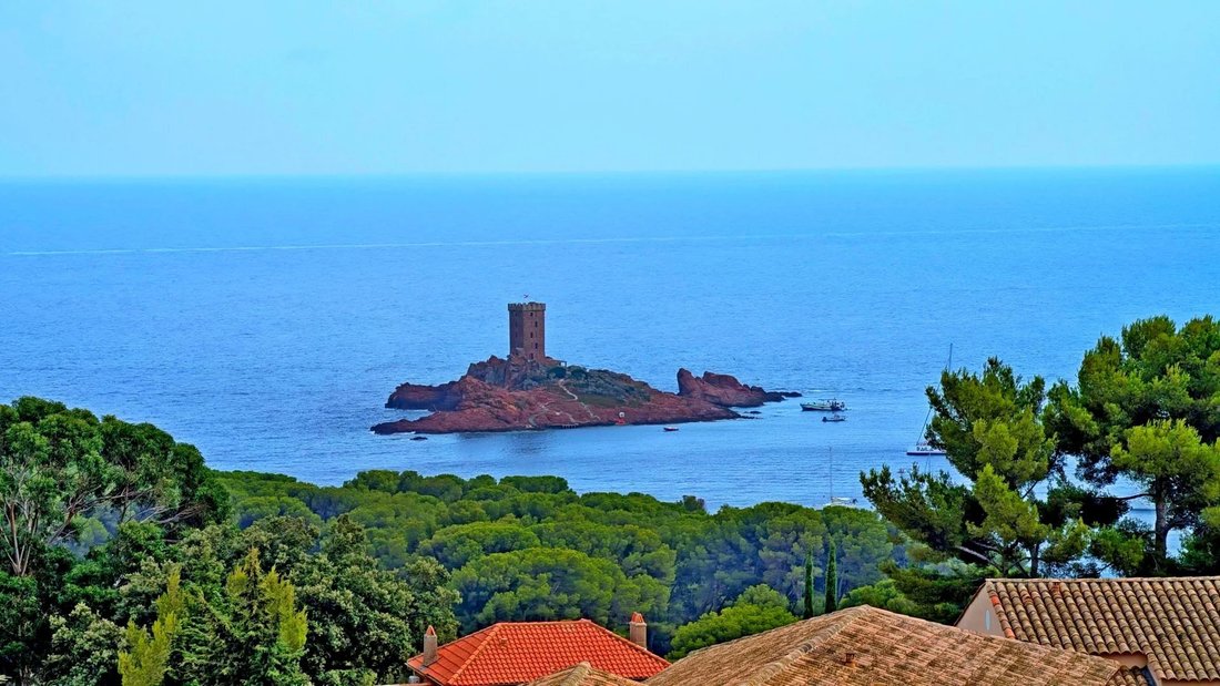 House in Le Dramont-Agay-Anthéor-Le Trayas, Saint-Raphaël, France 1 - 18681406