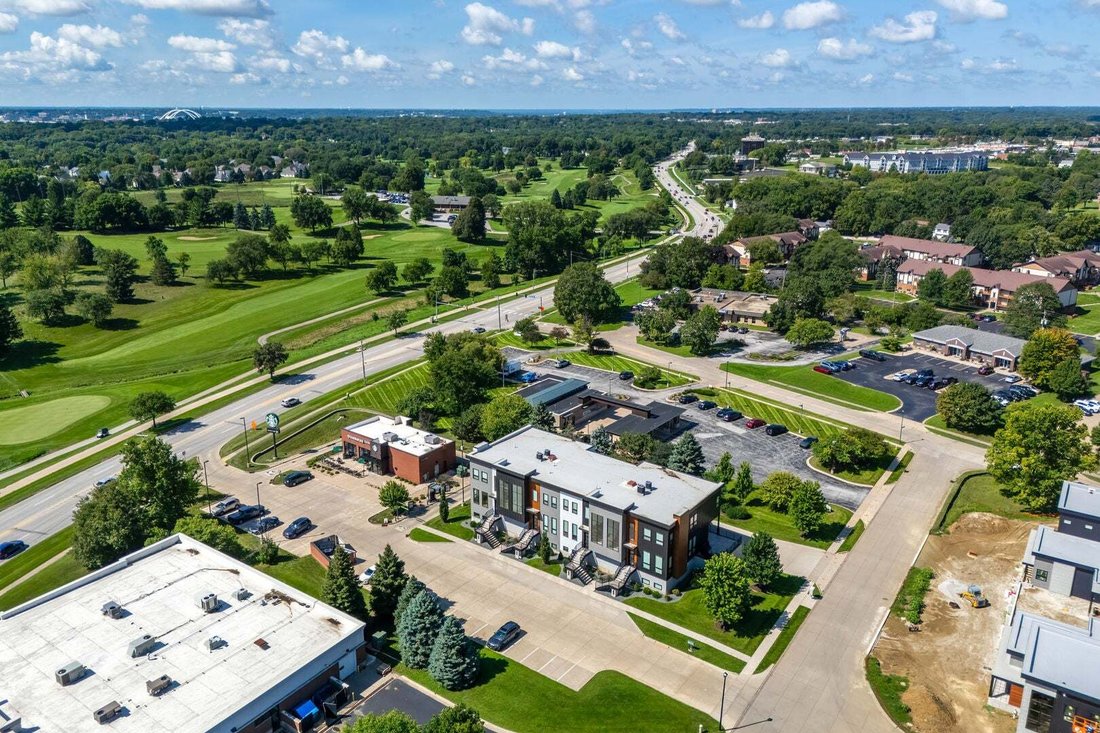 Condo in Bettendorf, Iowa, United States 5 - 18680892