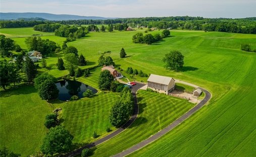 Farm Ranch in Ligonier, Pennsylvania, United States 1