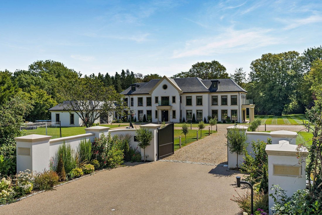 House in Gerrards Cross, England 1 - 18682027