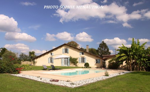 Farm Ranch in Pouillon, Nouvelle-Aquitaine, France 1
