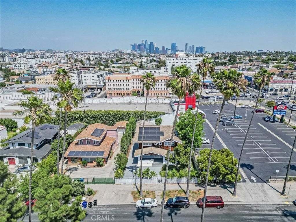 Condo in Los Angeles, California, United States 3 - 18046775