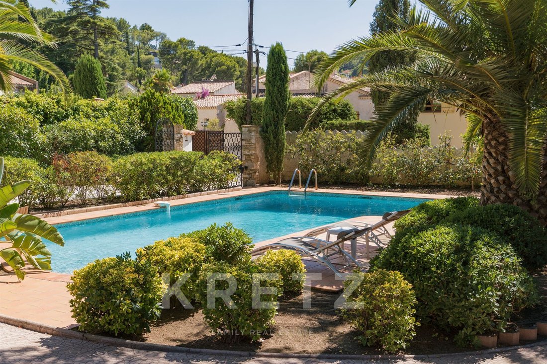 House in Saint-Cyr-sur-Mer, Provence-Alpes-Côte d'Azur, France 1 - 18684048