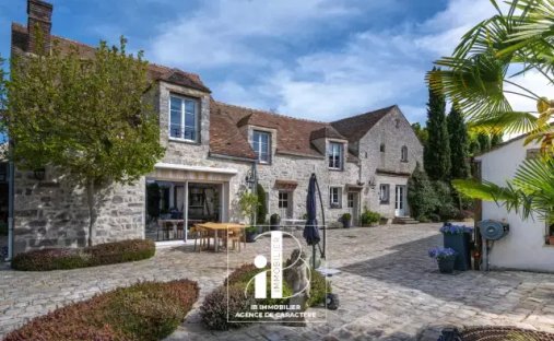 Estate in Fontainebleau, Ile-de-France, France 1