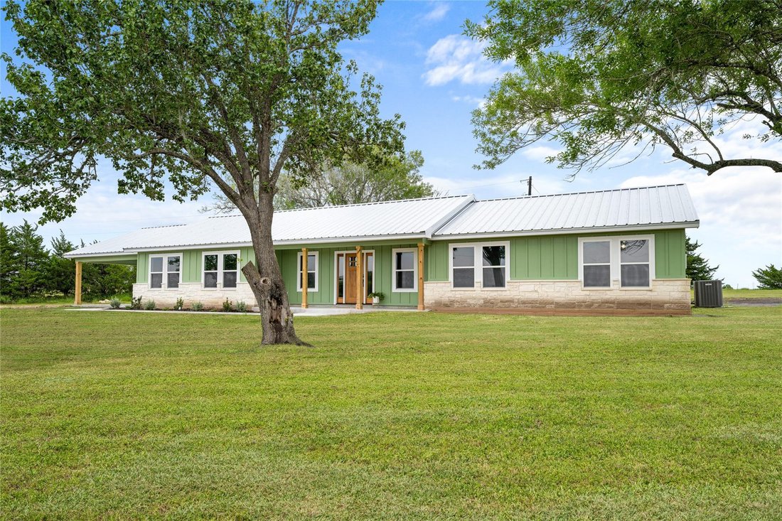 House in Schulenburg, Texas, United States 3 - 18680973