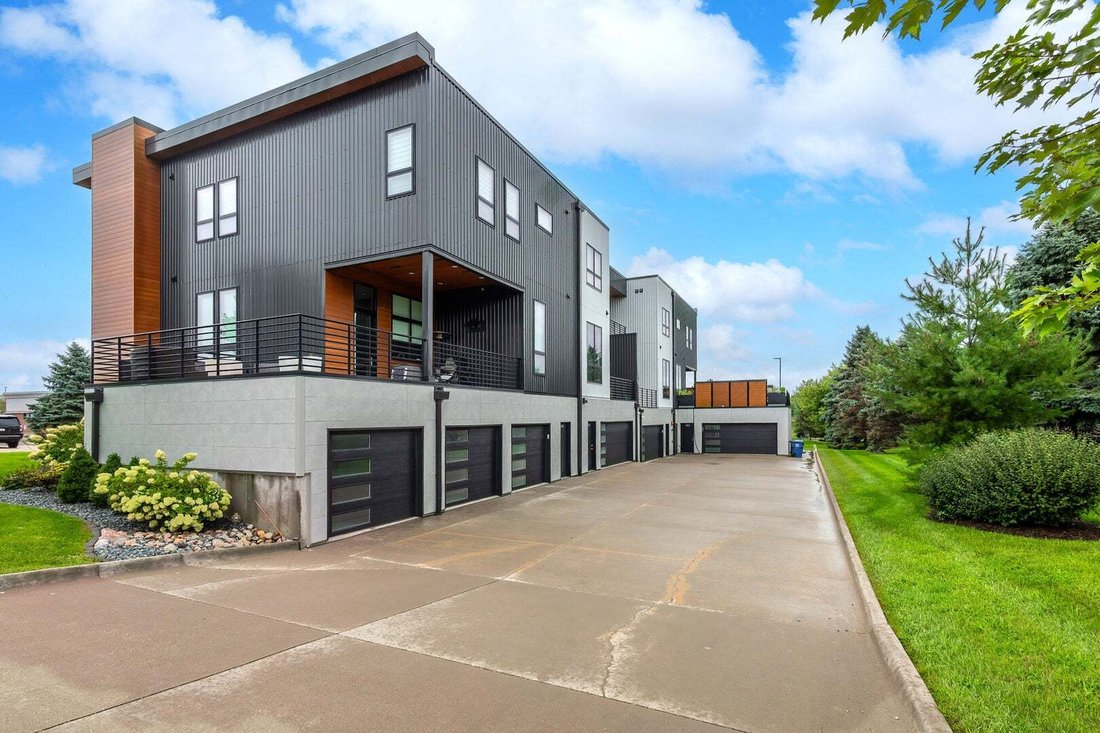Condo in Bettendorf, Iowa, United States 2 - 18680892