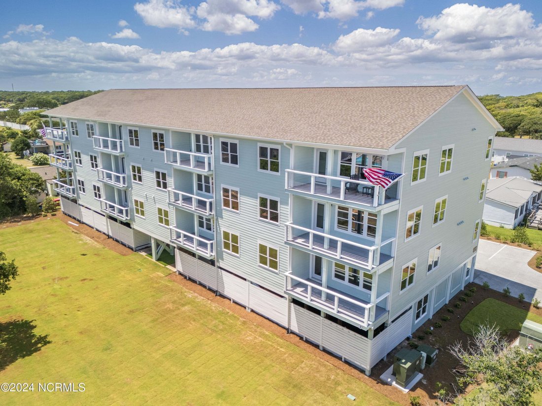 Condo in Pine Knoll Shores, North Carolina, United States 1 - 18683143