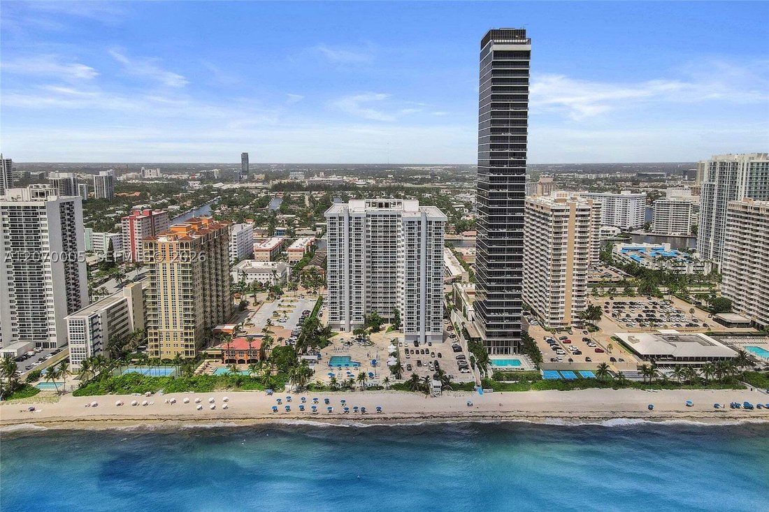 Condo in Hallandale Beach, Florida, United States 3 - 18682425