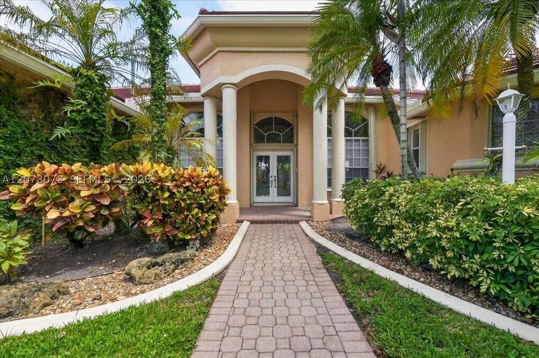 House in Pembroke Pines, Florida, United States 5 - 18680354