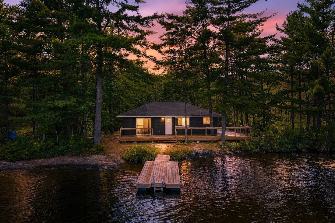 House in Gravenhurst, Ontario, Canada 1 - 18681516