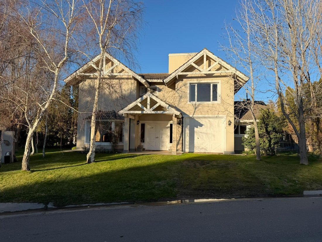 House in Neuquen, Neuquen, Argentina 1 - 18681346