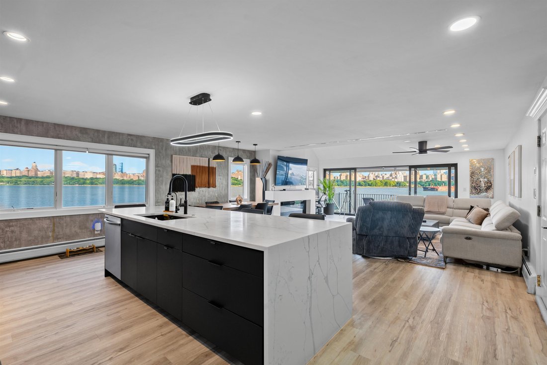 Condo in North Bergen, New Jersey, United States 2 - 18682691