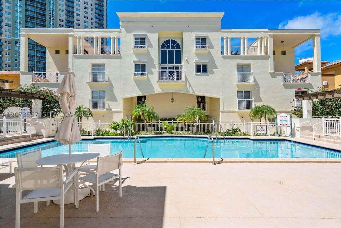 Condo in Miami Beach, Florida, United States 2 - 18682431