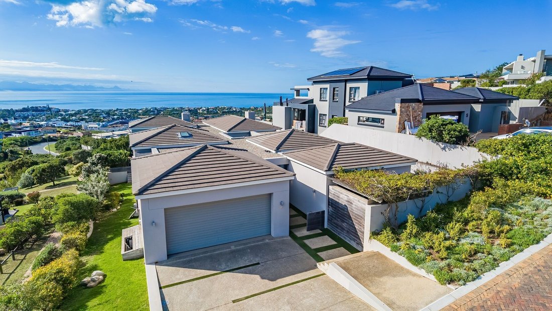 House in Plettenberg Bay, Western Cape, South Africa 1 - 18682402