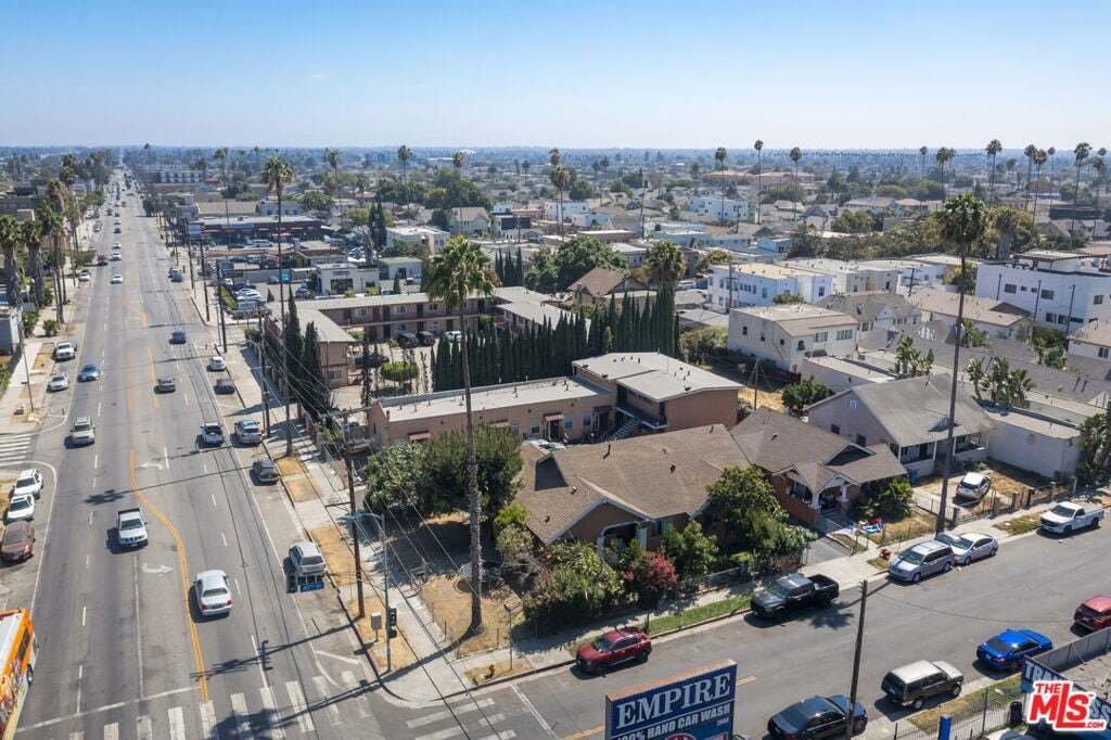 Los Angeles, California, United States 4 - 18682124