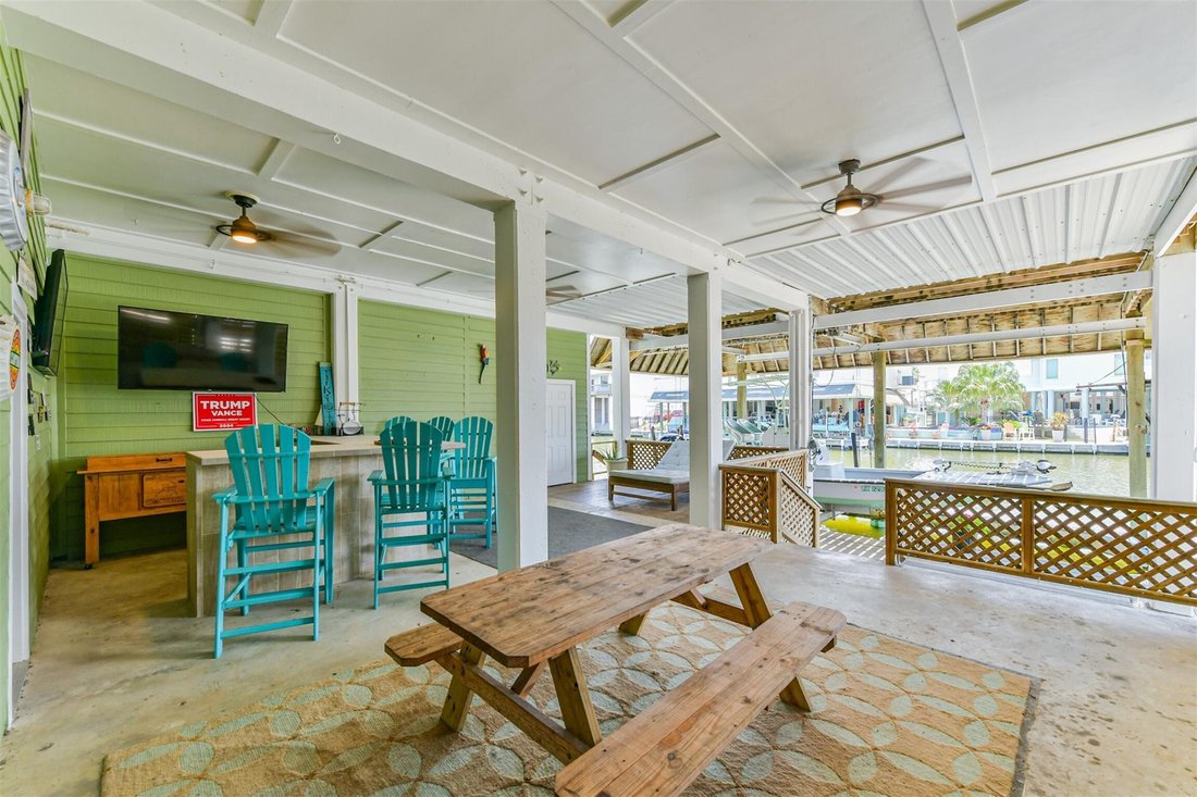 House in Galveston, Texas, United States 3 - 18680948