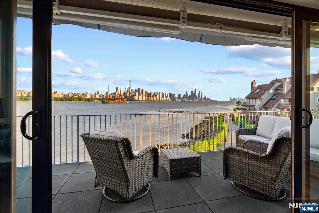 Condo in North Bergen, New Jersey, United States 1 - 18682602
