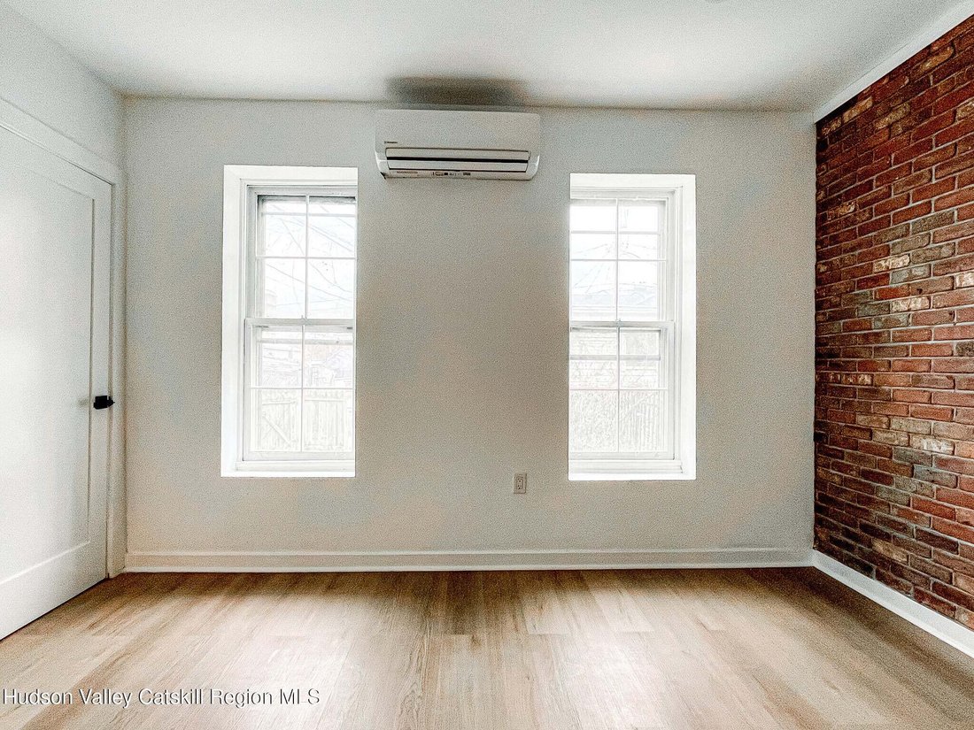 Hudson, New York, United States 5 - 18680382
