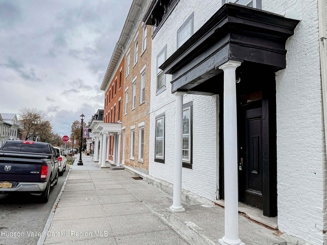 Hudson, New York, United States 3 - 18680382