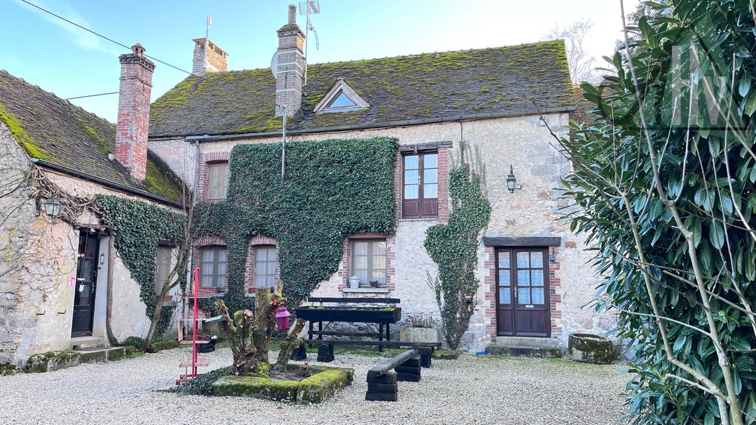 Estate in Saint-Hilliers, Ile-de-France, France 4 - 18682429