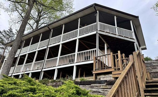 House in Hayesville, North Carolina, United States 1