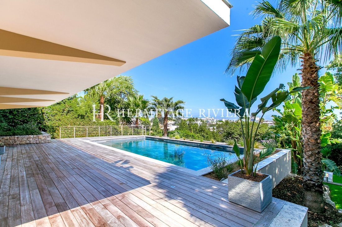Villa in Antibes, Provence-Alpes-Côte d'Azur, France 1 - 16674119